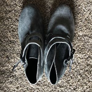New with tags! Volcom grey booties